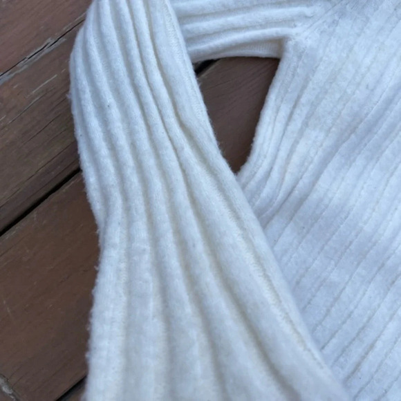 Urban Outfitters Cross Over Ribbed Cropped Sweater - Picture 13 of 14